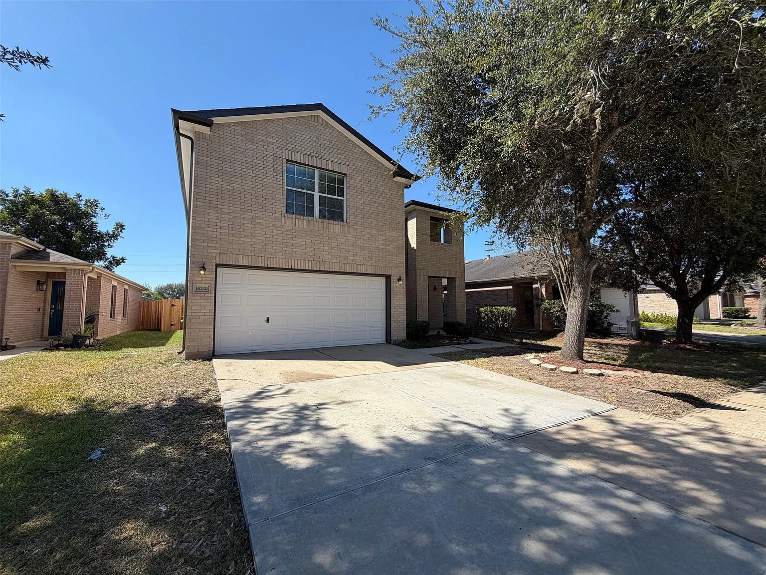 3 bed, 2.5 bath, 2362 sqft, $1,995 — Photo 2