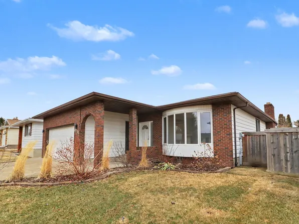 8711 30th Ave NW, Edmonton, AB T6K 3K1