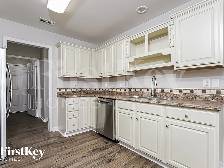 5902 Black Willow Dr — Photo 6