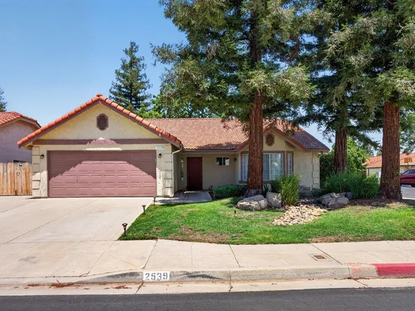 2539 Stuart Ave, Clovis, CA 93611
