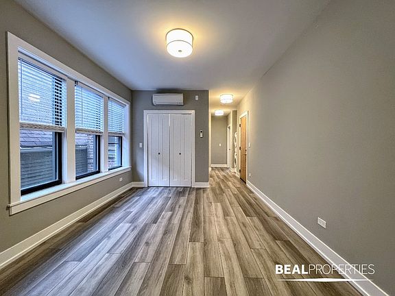 4th image of 3933 N Janssen Ave #S2