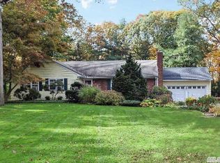 33 Green Meadow Ln, Huntington, NY 11743