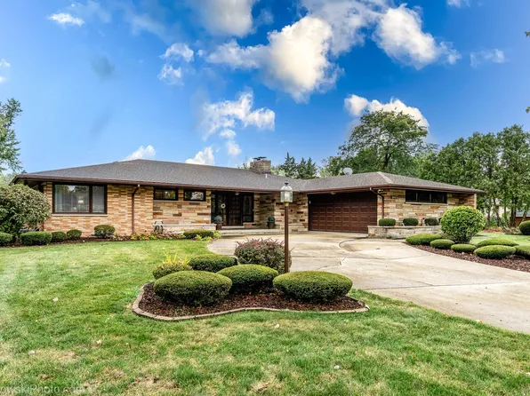 3010 38th St, Oak Brook, IL 60523