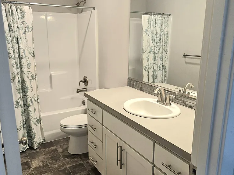 2nd Full Bath - Upstairs Hall