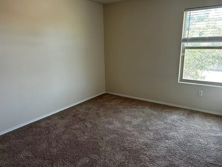 10916 Fort Point Ln NE — Photo 24