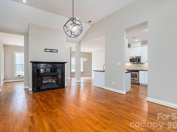 3rd image of 2179 Brookberry Ln