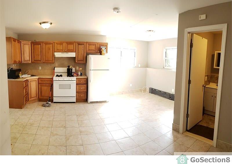 1st image of 7 Sharpe Ave #1