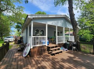 272 N Shore Dr, Windom, MN 56101