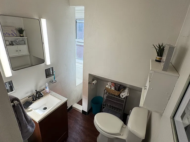 327 S Highland Ave #3 — Photo 4