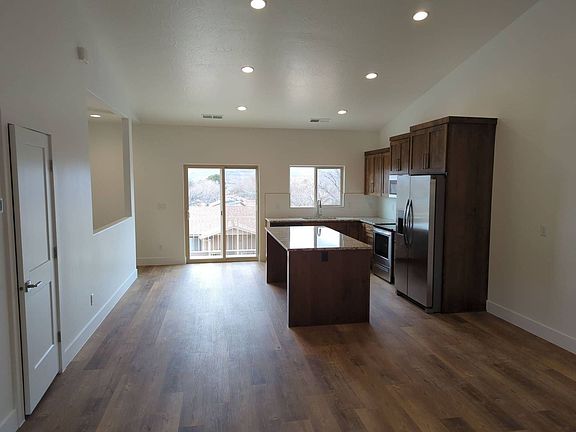 3rd image of 435 N Stone Mountain Dr #23