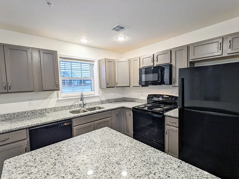 Towns Edge Apartments — Photo 6