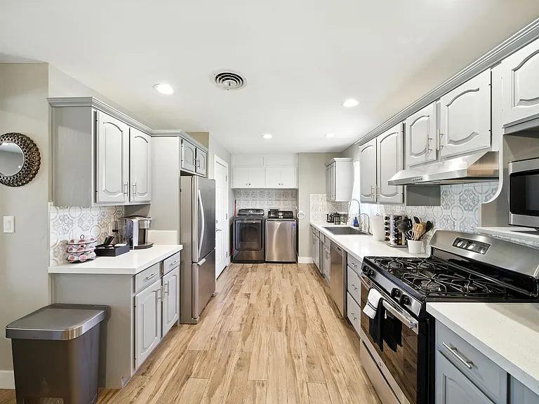 2207 N 71st St — Photo 25
