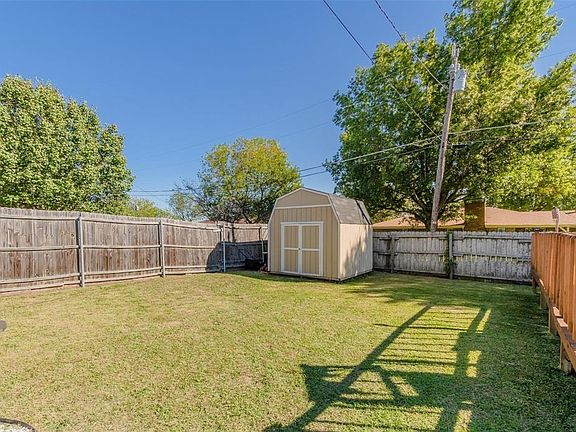 4th image of 2508 Christi Ln