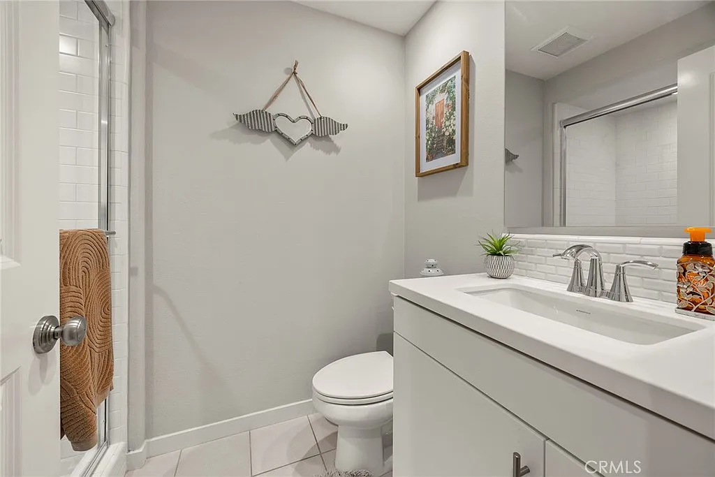 3 bed, 3.5 bath, 1695 sqft, $4,600 — Photo 4