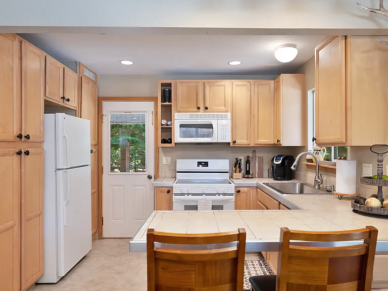 7380 River Rd #A — Photo 6