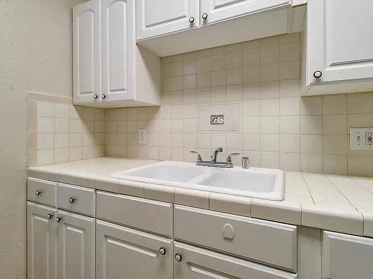 98 N 6th St #1 — Photo 6