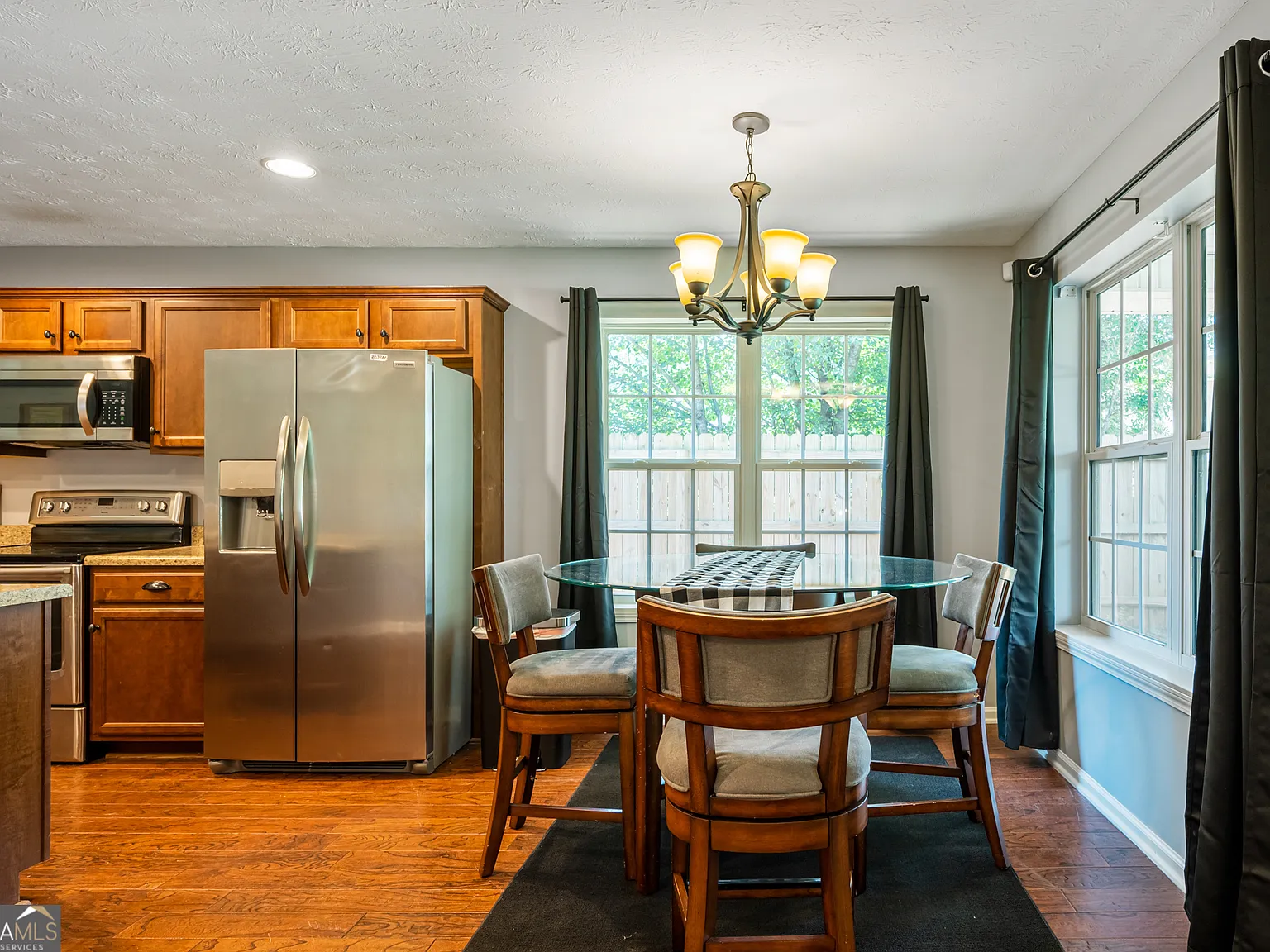 3 bed, 2.0 bath, $4,877 — Photo 2