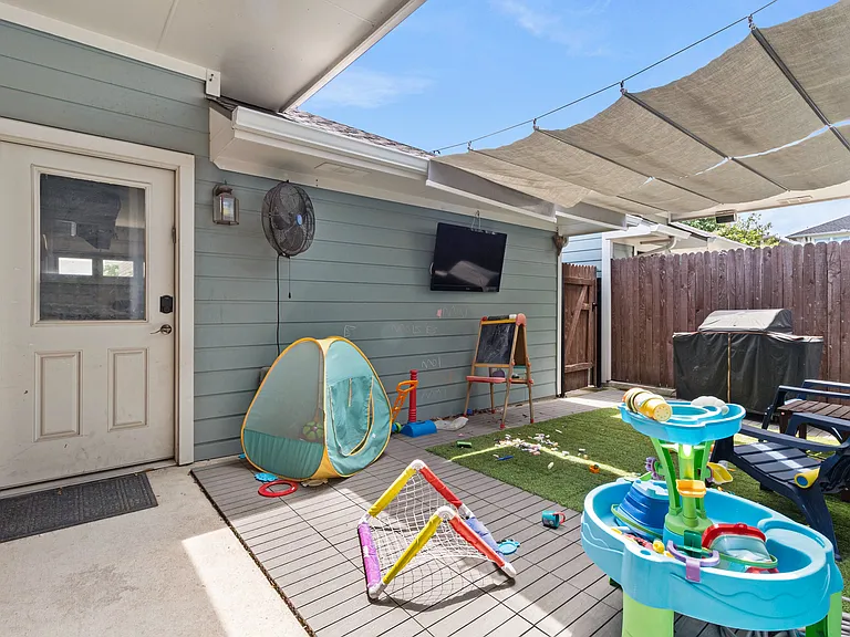2703 Zach Scott St — Photo 18