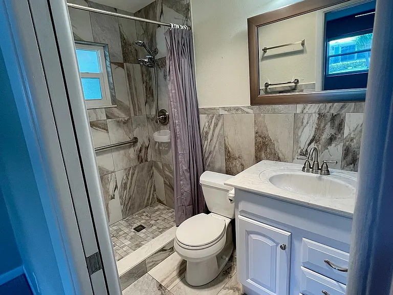 Master bath w/ shower