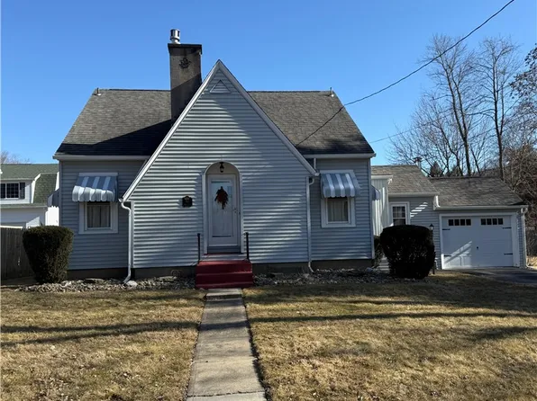 90 York Ave, Elmira, NY 14905