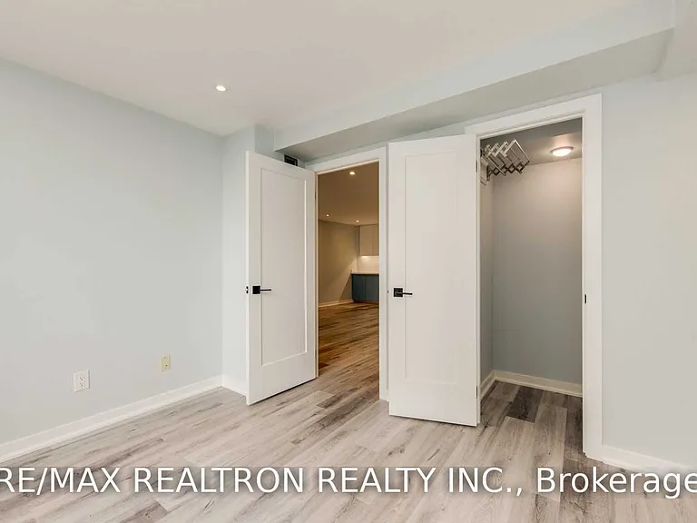 30 Greenfield Ave #905 — Photo 17