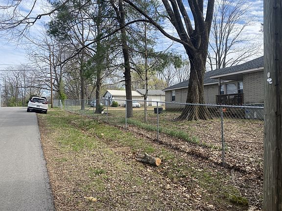 5th image of 303 Randell Dr