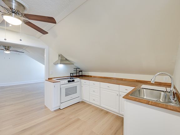 5th image of 49 Evergreen Ave