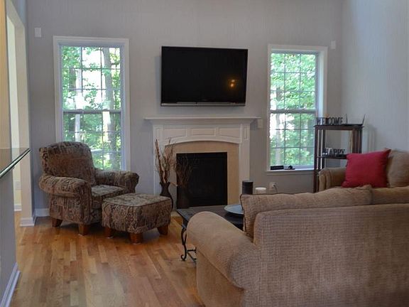 4th image of 73 Old York Cir