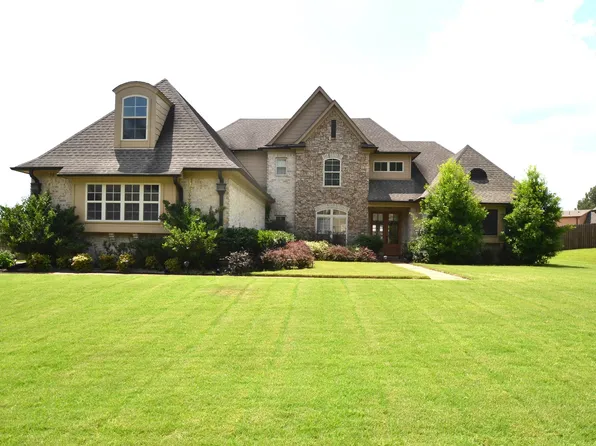 50 Burton Place Dr, Oakland, TN 38060