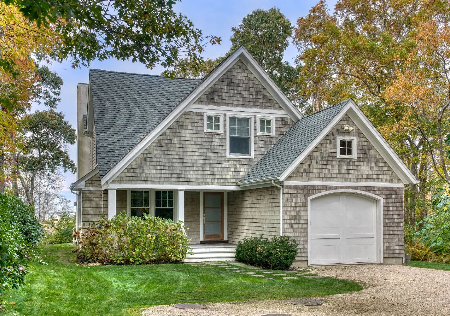 4 Bedroom with Water Views in Noyac — Photo 1