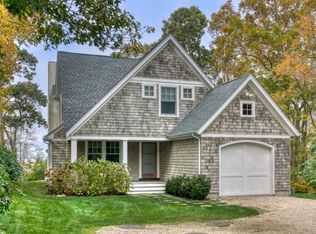 25 Lake Dr, Southampton, NY 11968