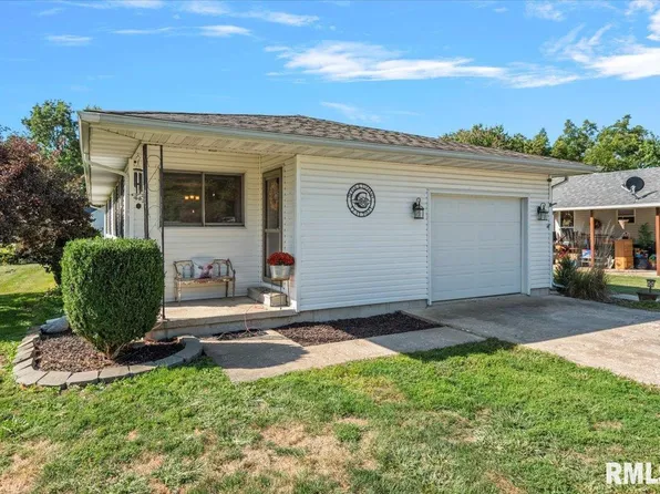 352 McHenry St, Virginia, IL 62691