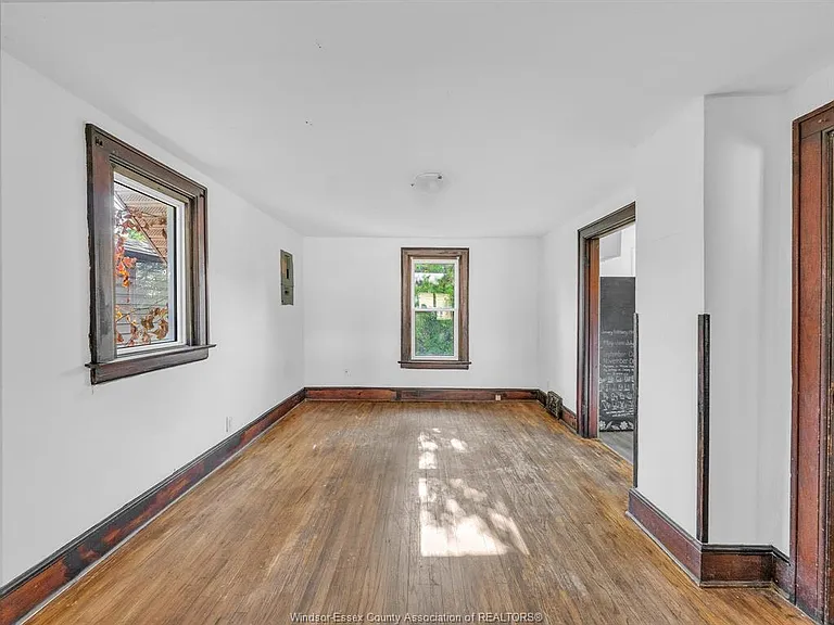 527 McEwan Ave #UPPER — Photo 4