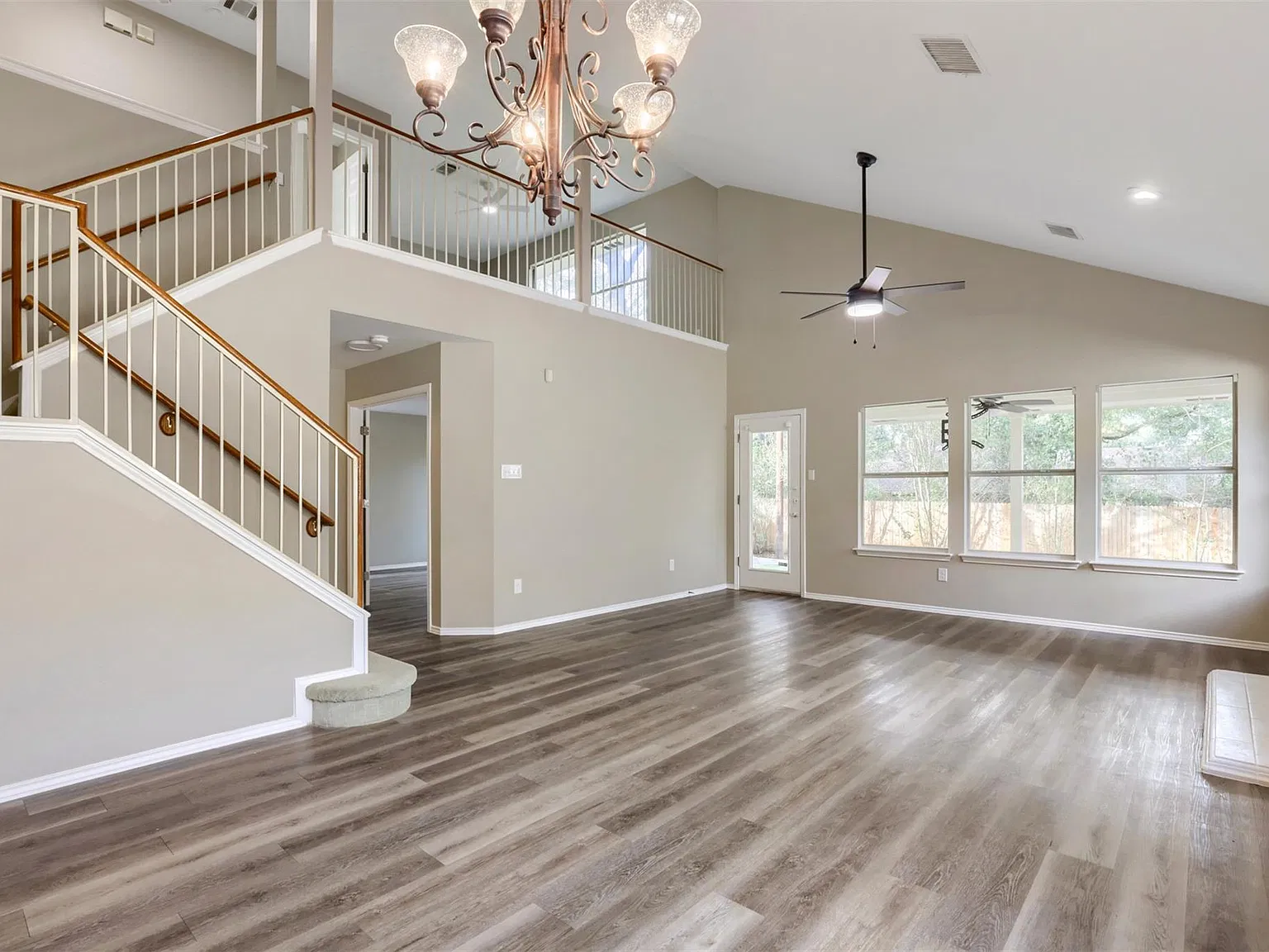 3 bed, 2.5 bath, 1957 sqft, $2,500 — Photo 3