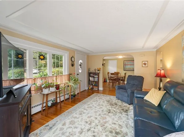 25 Hillview Ave, North Smithfield, RI 02896