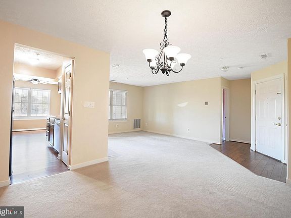 5th image of 1713 Landmark Dr Unit 1K
