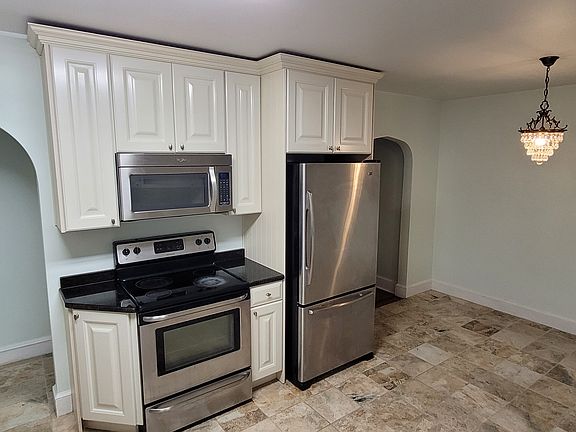 4th image of 2619 Walker Ave