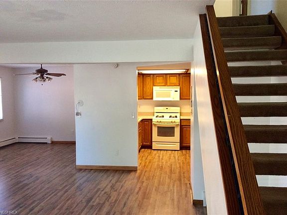 3rd image of 660 Meredith Ln