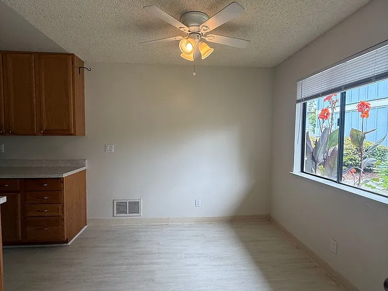 922 Ponselle Ln #3 — Photo 5