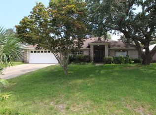 7825 Lola Cir, Navarre, FL 32566