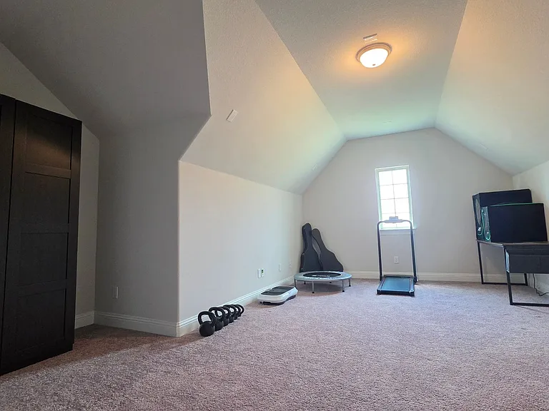 217 Longwood Dr — Photo 35