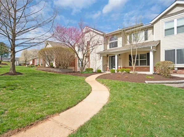 712 Woodside Trails Dr APT 102, Ballwin, MO 63021