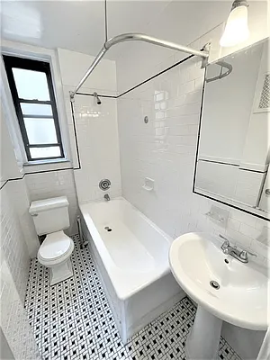 Rented by Manhattan Realty Group | media 18