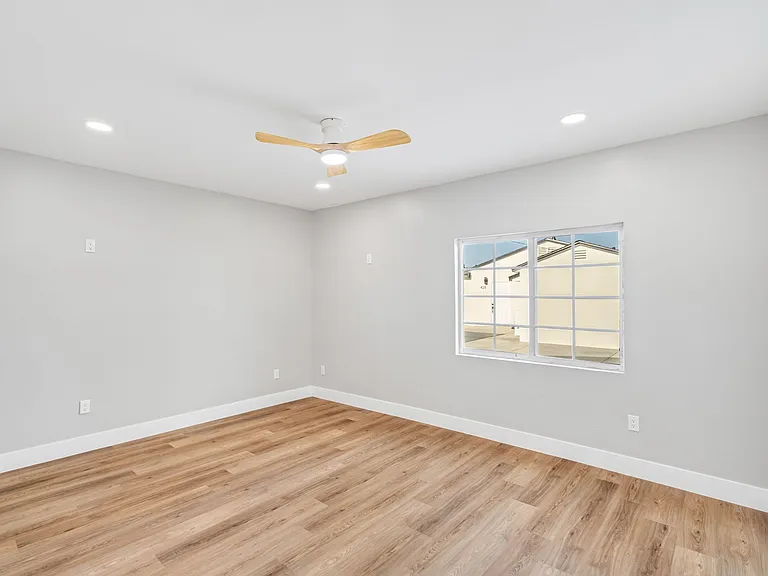4286 Marlborough Ave — Photo 8