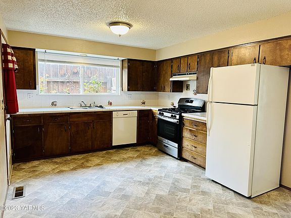 4th image of 609 1/2 S 15th Ave
