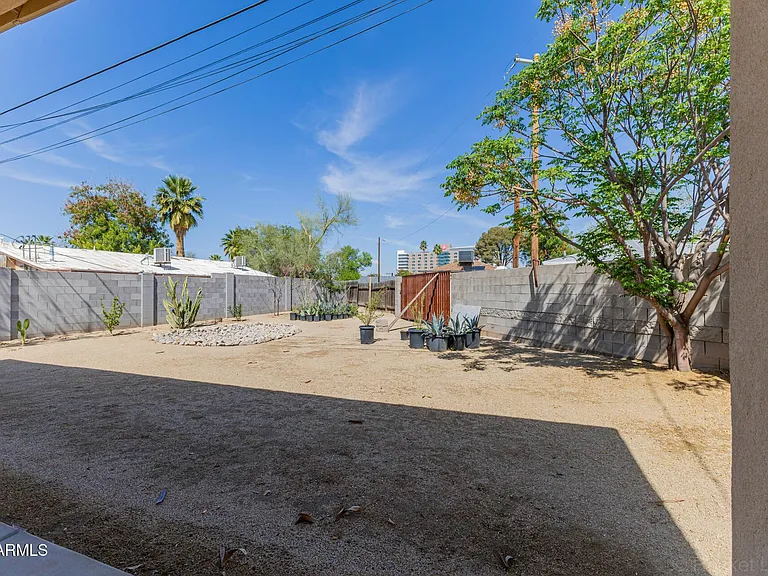 1908 E Harvard St — Photo 19