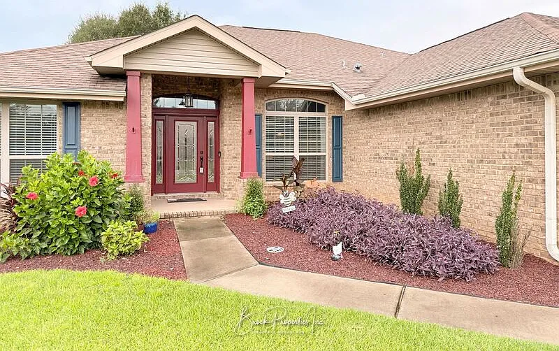 4 bed, 3.0 bath, 2514 sqft, $2,975 — Photo 3