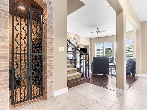 3rd image of 5813 Waterford Ln