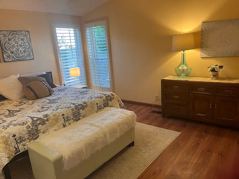 Elizabeth Dr — Photo 10