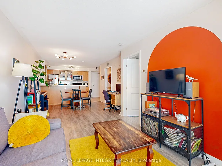 138 Somerset St W #203 — Photo 15